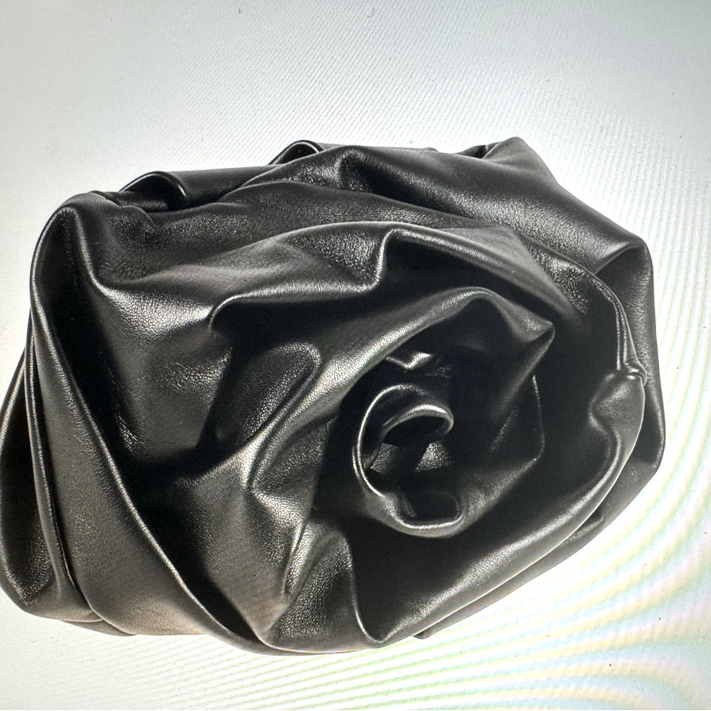 BURBERRY NEW ROSE BLACK CLUTCH
WITH TAGS ATTACHED